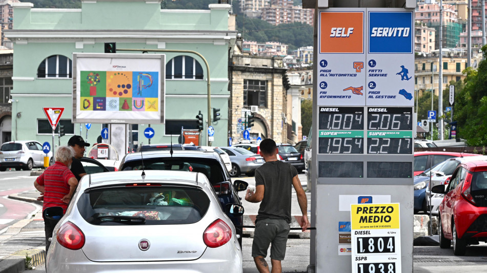 'Distributori non comunicano bene i prezzi benzina al Mimit'