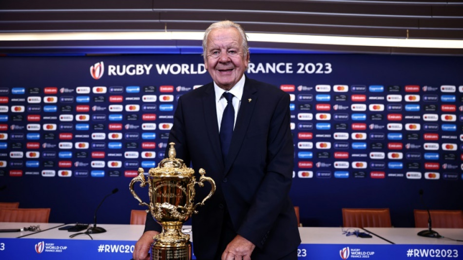 Australian Robinson edges Benazzi to head World Rugby