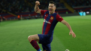 Lewandowski treble fires Barca to Valencia win