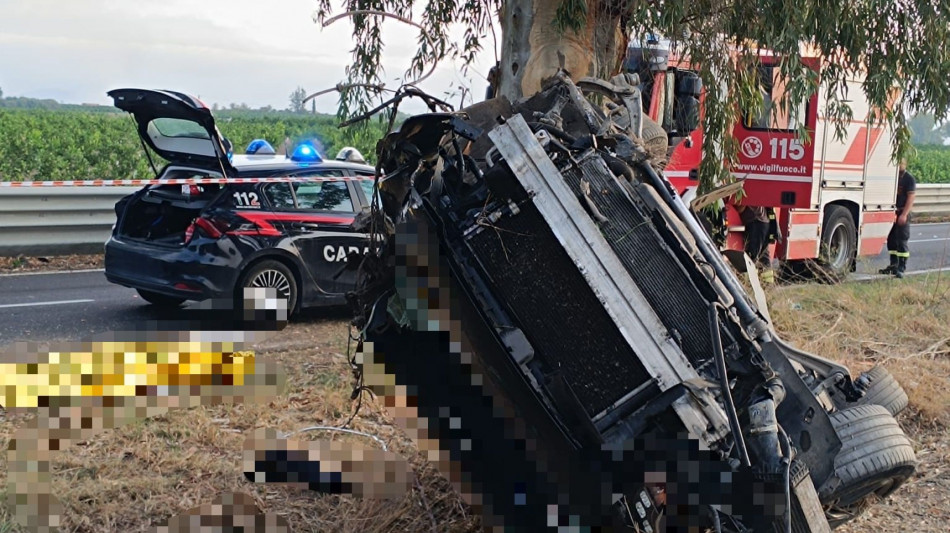 Incidente nel Catanese, muore 15enne gravi altri tre ragazzi