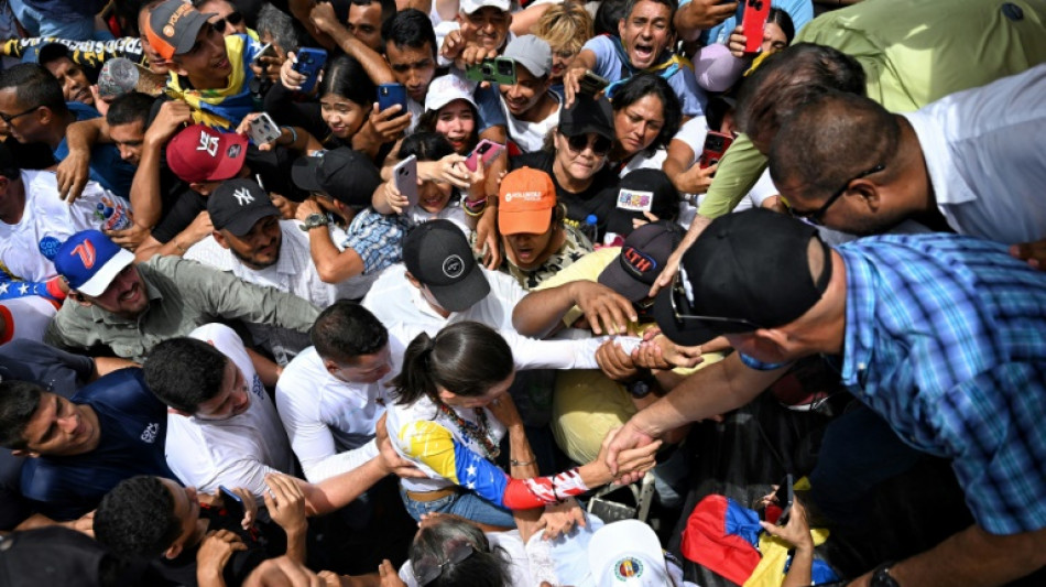 Na terra natal de Chávez, milhares de opositores venezuelanos pedem 'mudança'