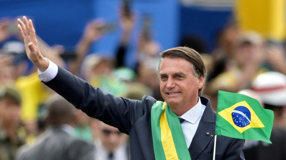 Brésil: les sondages "mentent" dit Bolsonaro lors d'une fête nationale sous tension