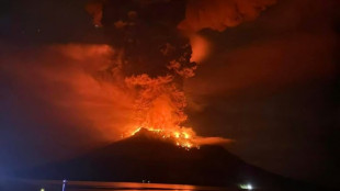 Cientos de evacuados por la erupción de un volcán en Indonesia