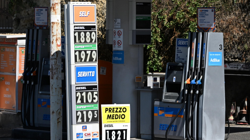 Ancora in rialzo prezzi della benzina, self a 1,822 euro