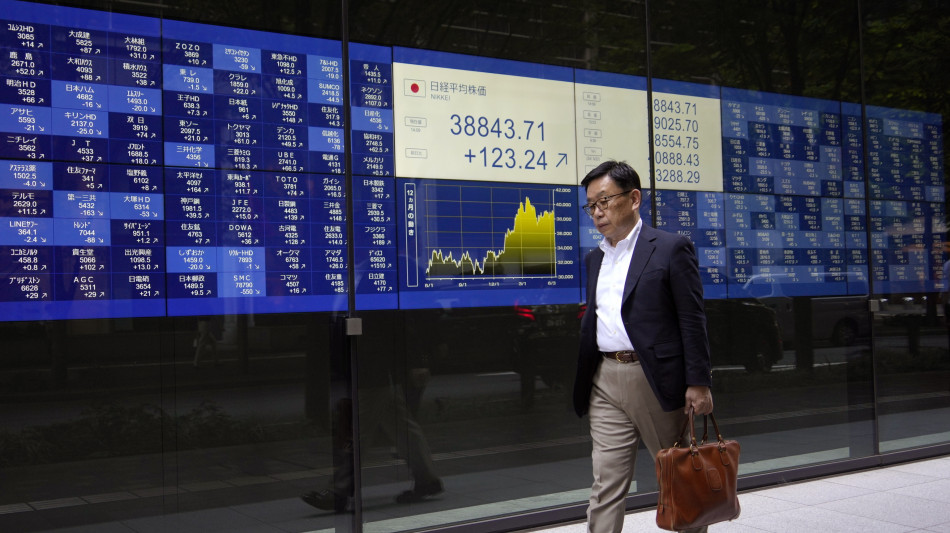 Borsa: l'Asia incerta attende Wall street, male Shenzhen