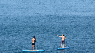 Hundert Stand-up-Paddler an der Copacabana von starkem Wind überrascht