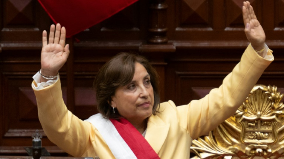 Nueva presidenta de Perú busca formar gobierno tras autogolpe fallido de Castillo