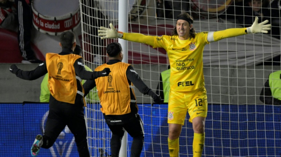 Corinthians vence Estudiantes nos pênaltis e vai às semifinais da Sul-Americana