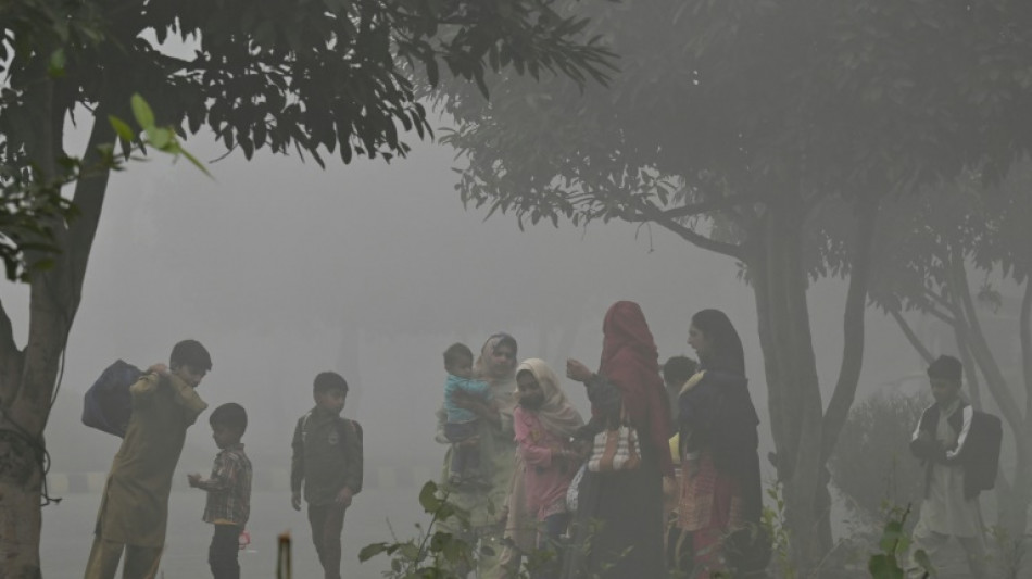 Dans le smog pakistanais, l'angoisse des parents pour leurs enfants