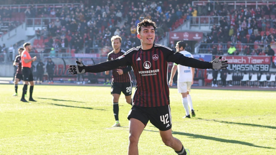 St. Pauli übernimmt Spitze - Doppelpack von Uzun