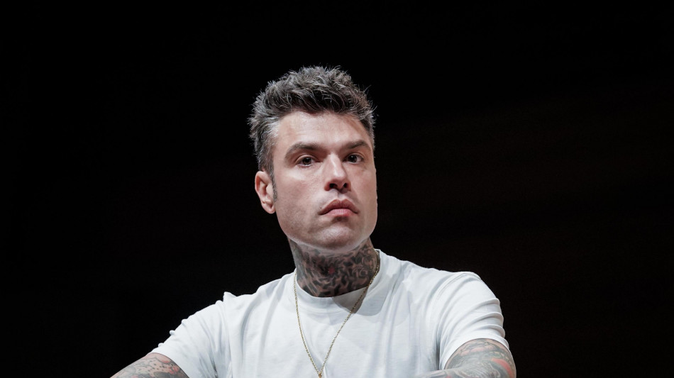 Fedez, lo stato di salute si sarebbe aggravato