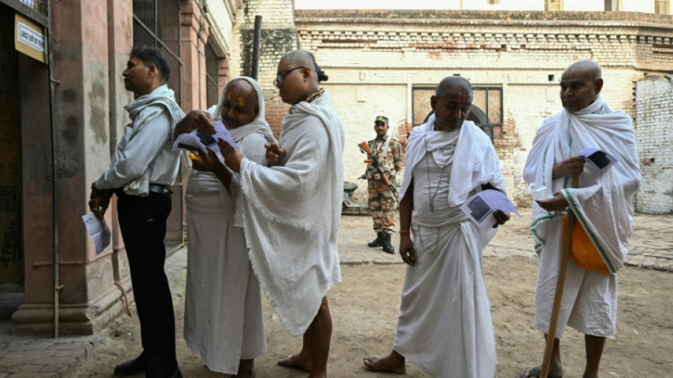 India reanuda sus elecciones en medio de un calor sofocante