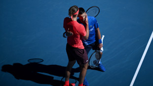 Australian Open: Djokovic dolorante lascia, Zverev va in finale