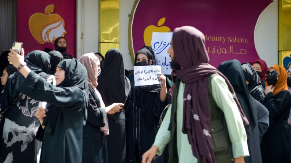 Afghan women protest against beauty parlour ban