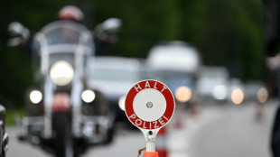 Autofahrer rast auf Flucht vor Polizei durch Vilshofen - Sechs Verletzte