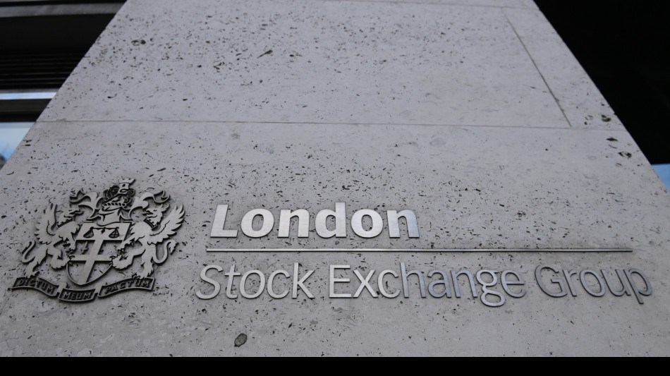 Borsa: l'Europa parte in leggero aumento, Londra +0,8%