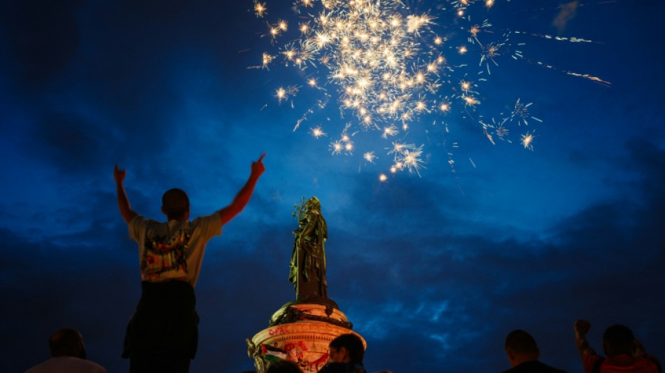 Esquerda celebra em Paris sua inesperada vitória eleitoral