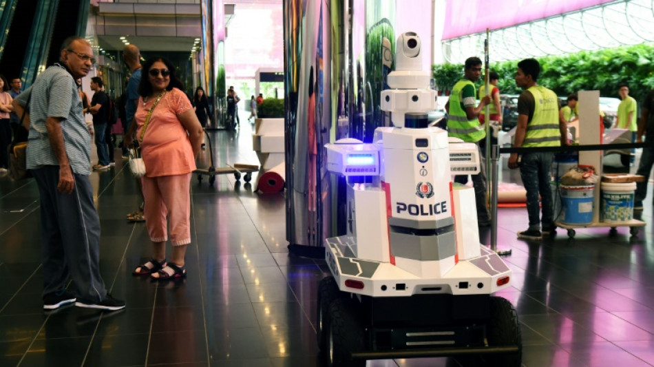 Singapore to put more police robots on the streets