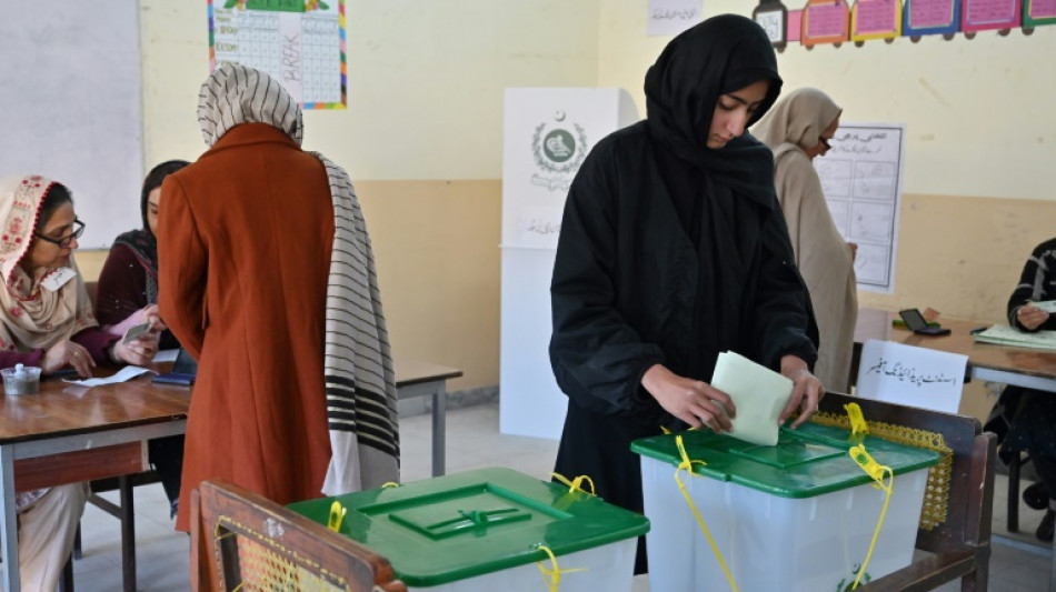 Pakistan suspends mobile service for election day