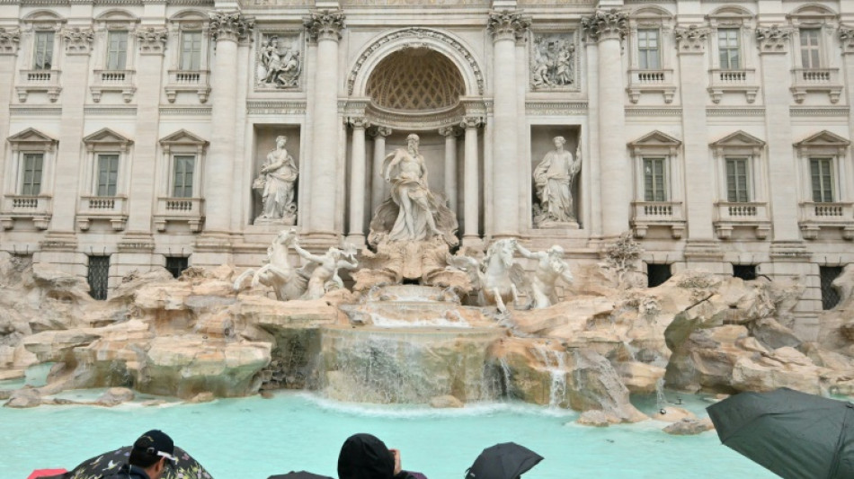 Fontana di Trevi de Roma é reaberta após várias semanas de limpeza