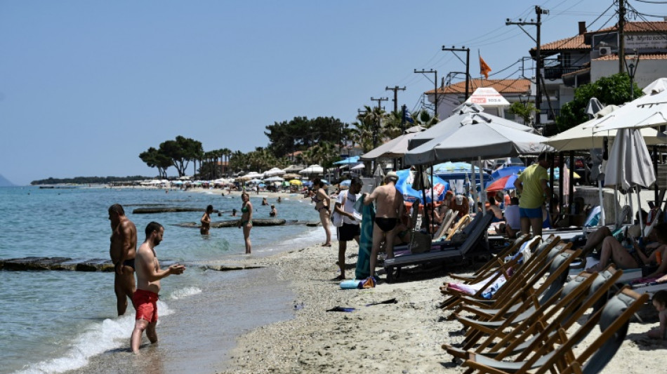 Greece hands out 350,000 euros in fines over sunbed wars