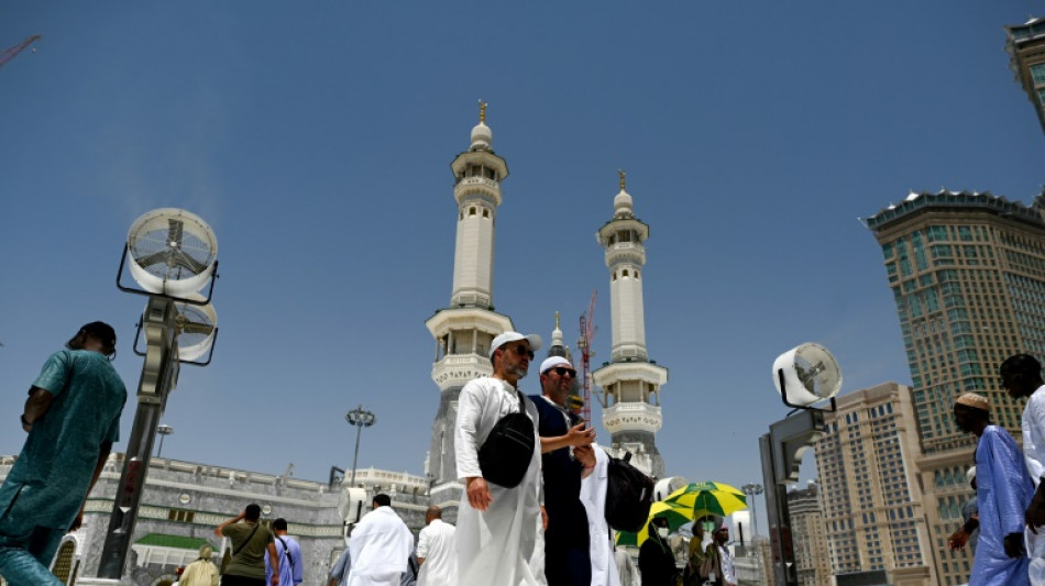 Massive crowds circle Kaaba as hajj begins in Saudi heat