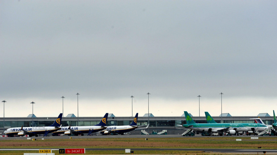 Tempesta Eowyn sull'Irlanda, a Dublino cancellati 230 voli