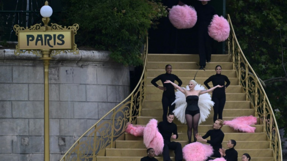 Lady Gaga baila y canta en el Louvre para un videoclip de su nuevo álbum