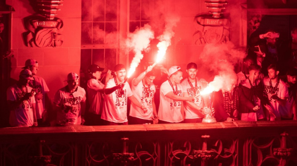 Rund 100.000 Eintracht-Fans feiern Mannschaft nach Europa-League-Sieg