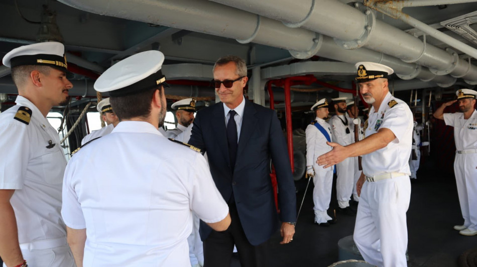 Difesa, l'ambasciatore Prunas visita navi italiane in Tunisia