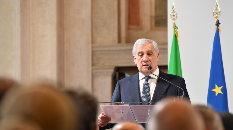 Tajani, aspettiamo proposte sinistra sul tecnico per Consulta