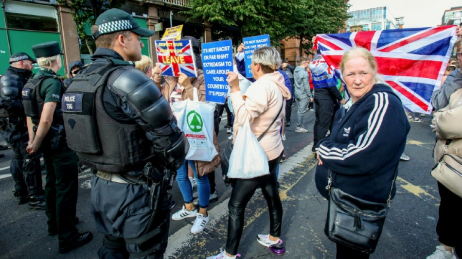 Diez policías heridos en Irlanda del Norte en enfrentamientos con jóvenes republicanos