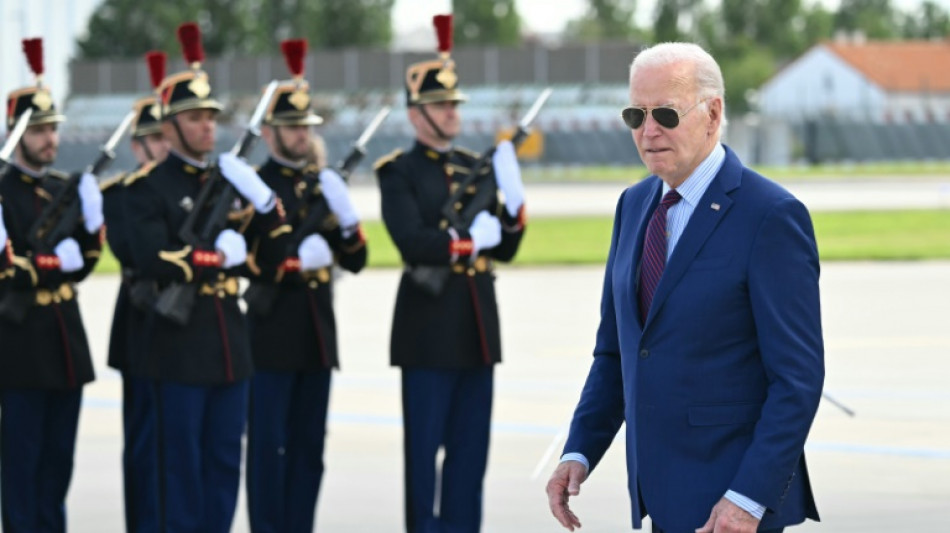 Biden chega à França para celebração de 80 anos do Dia D