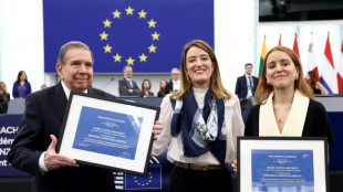 Venezolanos González Urrutia y Machado reciben premio Sájarov en Parlamento Europeo