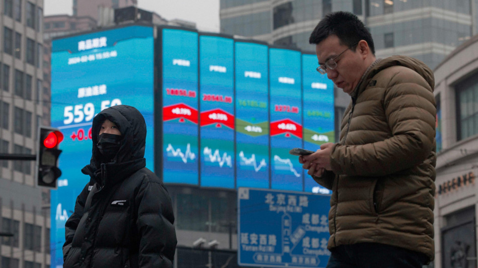 Borsa: Shanghai chiude a +4,15%, Shenzhen a +3,95%