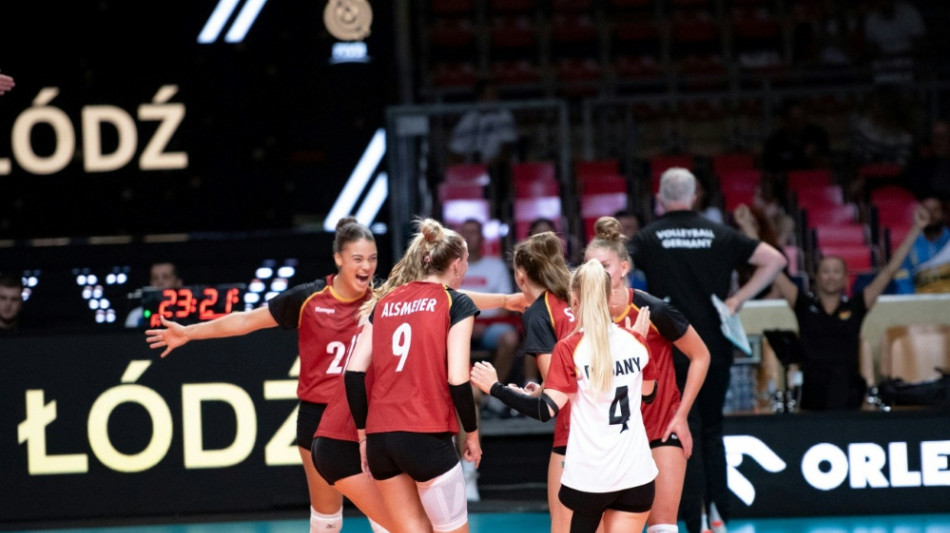 Volleyballerinnen nach Zittersieg weiter auf Paris-Kurs