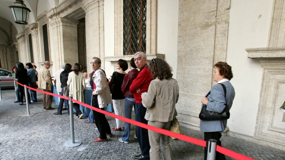 Affluenza record alle 12 in Francia,mai così alta dal 1981