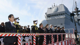 Japón promete reforzar su capacidad militar