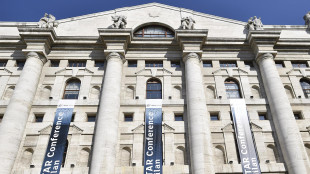 Borsa: Milano chiude in rialzo, +1,37%