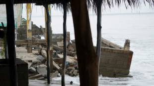 Dos muertos en México por paso de huracán John, degradado a tormenta tropical