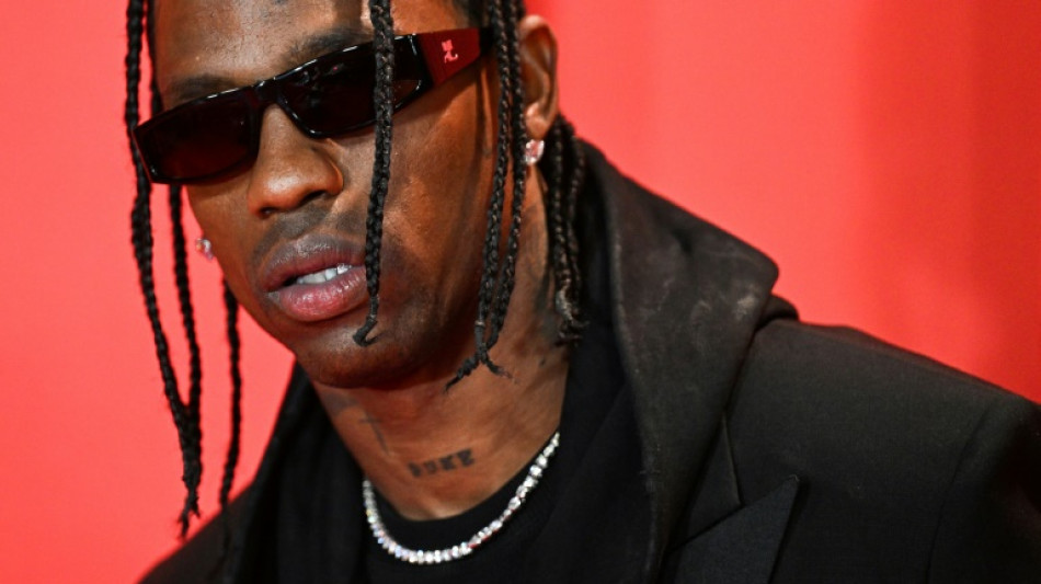 Rapper Travis Scott fica livre de acusações criminais por mortes durante show no Texas