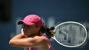 Top-ranked Swiatek outlasts Rakhimova in US Open 1st rd