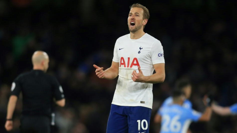 Kane scores twice as Spurs beat Man City to blow title race open