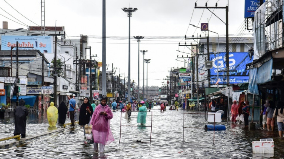 One dead, thousands displaced as floods hit southern Thailand