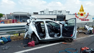 Coda 10 km in A1 per incidente, automobilisti rifocillati acqua