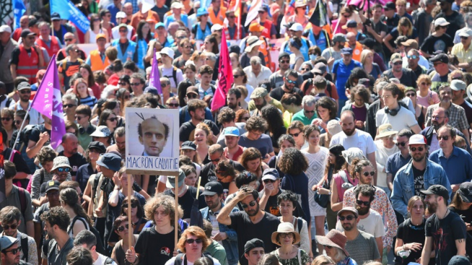 Protestos na França contra impopular reforma diminuem