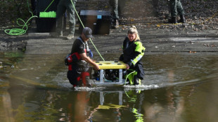 Divers scour river in search for US mass shooting suspect