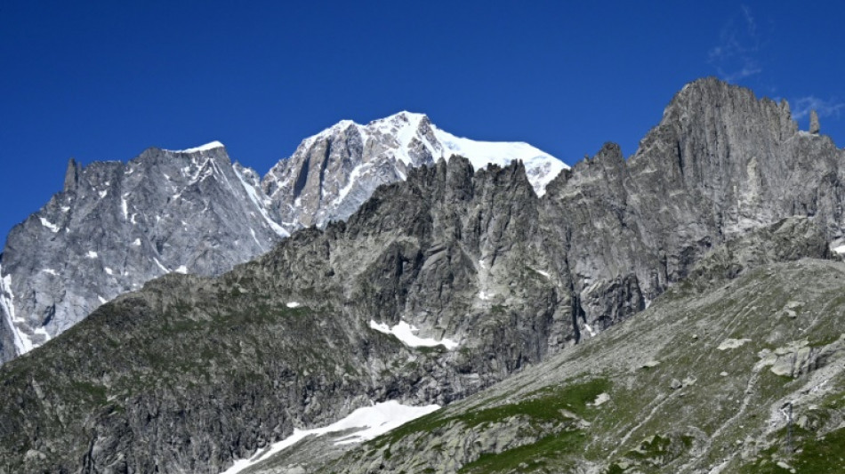 Italienischer Extremsportler löst mit Hubschrauber-Flug vom Mont Blanc Kritik aus