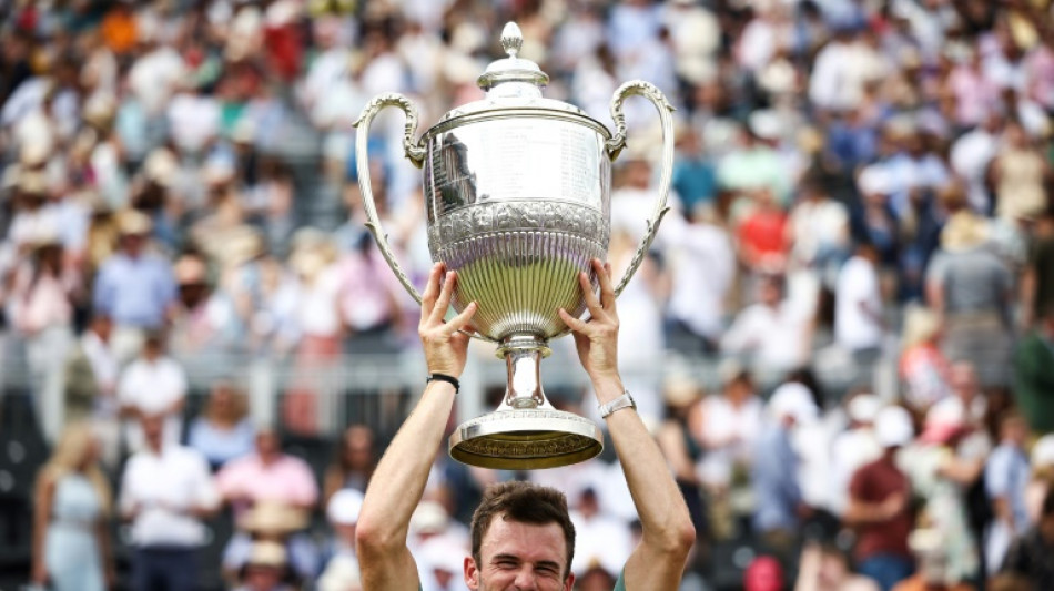 Paul warms up for Wimbledon with Queen's final victory