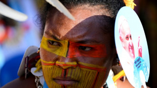 Papst hält Messe vor rund 35.000 Gläubigen in Papua-Neuguinea